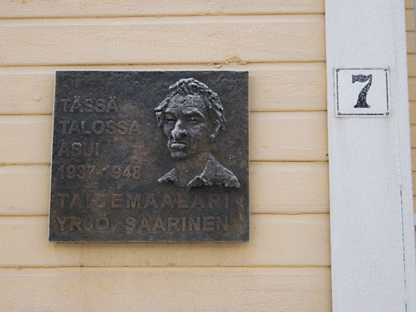 Yrj&ouml; Saarisen muistolaatta